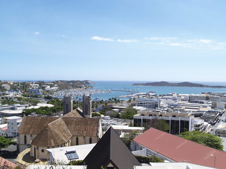 Depuis le centre de Nouméa, vue sur la baie.