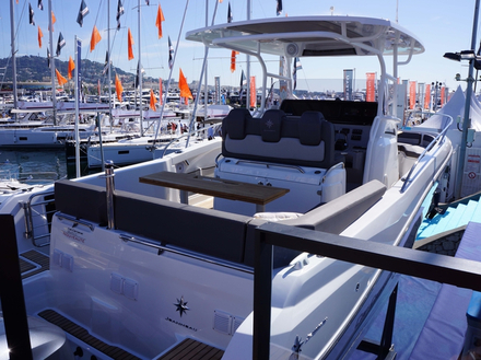 Chez Jeanneau, 8 nouveautés : NC37, trois Cap Camarat 9.0 CC, 6.5 CC SÉRIE3 et 6.5 WA SÉRIE3 ainsi que le Merry Fisher 605 Marlin. Chez Jeanneau, 8 nouveautés : NC37, trois Cap Camarat 9.0 CC, 6.5 CC SÉRIE3 et 6.5 WA SÉRIE3 ainsi que le Merry Fisher 605 Marlin.