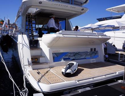 Pour le luxe, les nouveautés sont chez Prestige, avec les gammes FLYBRIDGE et S-LINE, aux lignes résolument différentes, qui s'étoffent avec l'arrivée des Prestige 590, 460S et 520S. Nautisme Article
