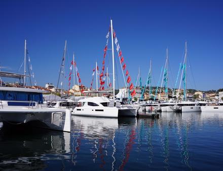 Avec plus de 110 bateaux à flots, le Yachting Festival ouvre ainsi la plus importante exposition de grands voiliers à flots d'Europe, avec plus de 110 bateaux exposés. Nautisme Article