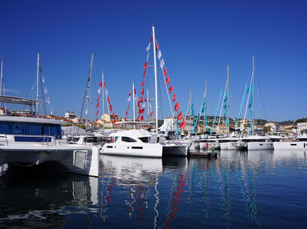 Avec plus de 110 bateaux à flots, le Yachting Festival ouvre ainsi la plus importante exposition de grands voiliers à flots d'Europe, avec plus de 110 bateaux exposés. Avec plus de 110 bateaux à flots, le Yachting Festival ouvre ainsi la plus importante exposition de grands voiliers à flots d'Europe, avec plus de 110 bateaux exposés.