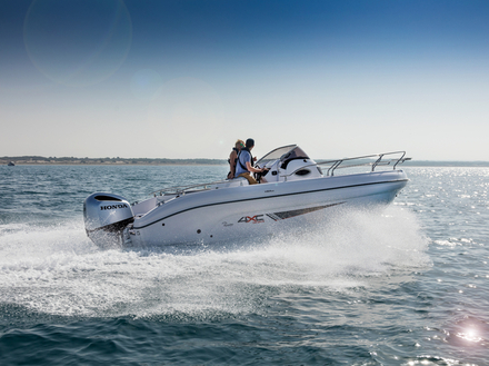 Après avoir revu ses petites et moyennes puissances, Honda s?attaque en 2018 au renouvellement de sa gamme emblématique de moteurs V6 : BF175, BF200, BF225 et BF250. 