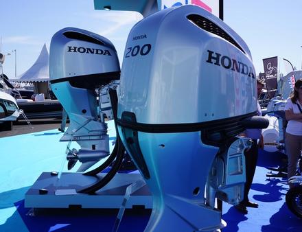 Tous les moteurs V6 Honda sont certifiés NMEA 2000® pour une communication simple entre le moteur et les appareils électroniques du bateau à partir d'un seul câble. Nautisme Article