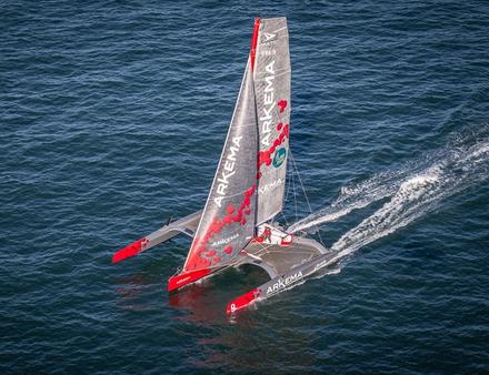 "Je suis à 300 % Route du Rhum ! Le bateau est actuellement en chantier. Les navigations reprendront aux alentours du 25 septembre. Désormais, tout va aller très vite mais je suis déjà bien prêt" Nautisme Article