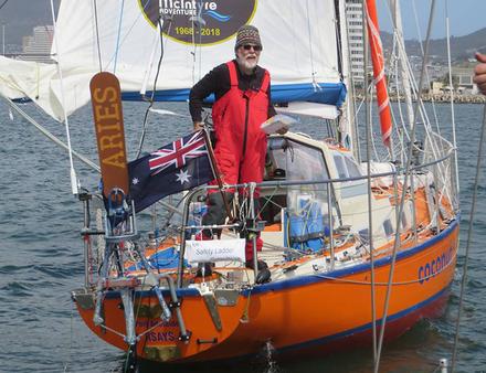 L'Australien Mark Sinclair a fait un arrêt impromptu à Table Bay pour déposer ses films, tout comme Bernard Moitessier, lors de la première édition il y a 50 ans. Nautisme Article
