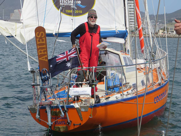 L'Australien Mark Sinclair a fait un arrêt impromptu à Table Bay pour déposer ses films, tout comme Bernard Moitessier, lors de la première édition il y a 50 ans. Nautisme Article