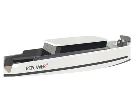 Ce bateau-cabine mesure 10,50 m&egrave;tres pour 3 m&egrave;tres de large et peut transporter plus de 12 personnes.