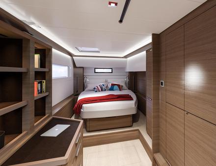 La cabine VIP et les espaces propriétaires sont généreux et équipés d'un lit "island bed" pour plus de confort. Nautisme Article