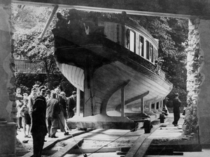 Le somptueux Canot de l'Empereur Napoléon quitte Paris pour Brest, son prochain port d'attache