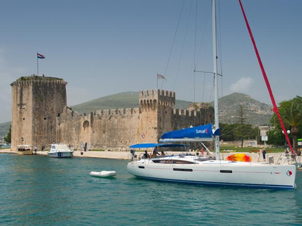 Non loin de Trogir et de Split, la base Sunsail de la Marina d'Agana est le point de départ idéal pour découvrir en croisière et à la voile quelques unes des perles dalmates