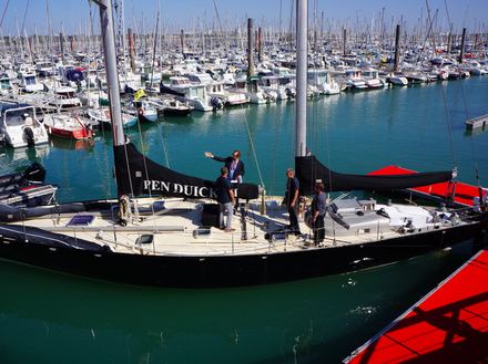 A l'occasion des 20 ans de la disparition d'Eric Tabarly, les visiteurs peuvent admirer le Pen Duick III qui est amarré au pied de l'espace VIP. A l'occasion des 20 ans de la disparition d'Eric Tabarly, les visiteurs peuvent admirer le Pen Duick III qui est amarré au pied de l'espace VIP.
