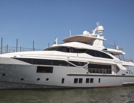 Le M/Y Lejos3, 38 mètres, est un modèle exclusif doté d'un système de propulsion construit en collaboration avec Rolls-Royce, il est équipé d'Azipull Carbon 65 (AZP C65). Nautisme Article
