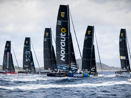 Les GC32 sont similaires aux AC45 des America's Cup World Series, mais ils sont plus accessibles avec des gréements conventionnels et sans système hydraulique. Les GC32 sont similaires aux AC45 des America's Cup World Series, mais ils sont plus accessibles avec des gréements conventionnels et sans système hydraulique.