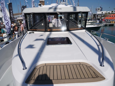 Le comportement marin du Sargo 36 est au rendez-vous. Il s'agit d'un bateau pour navigateurs exigeants et connaisseurs qui n'ont pas peur de conditions de mer musclées comme on peut en rencontrer par mistral ou vent d'est en Méditerrané Le comportement marin du Sargo 36 est au rendez-vous. Il s'agit d'un bateau pour navigateurs exigeants et connaisseurs qui n'ont pas peur de conditions de mer musclées comme on peut en rencontrer par mistral ou vent d'est en Méditerrané