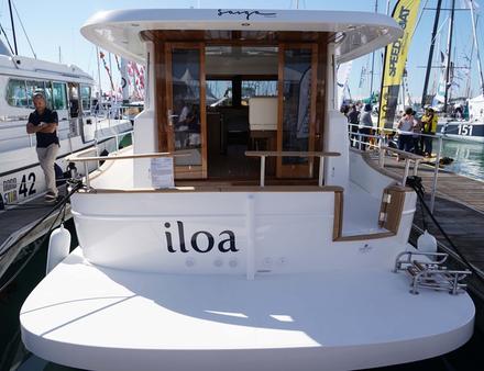 Une plate-forme arrière accueillante et généreuse pour la baignade, la plongée ou simplement la bronzette donne un design harmonieux à cette coque semi-planante. Nautisme Article