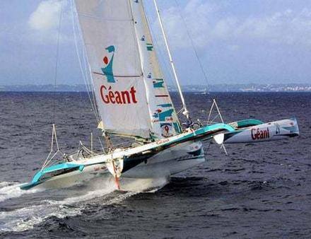 Michel Desjoyeaux remporte la course en 2002 à bord de Géant ! Nautisme Article
