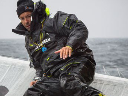 Thomas Coville, habillé en Helly Hansen. Thomas Coville, habillé en Helly Hansen.