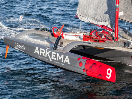 La préparation du bateau est rondement menée. Bien décidé à ne rien laisser au hasard, Lalou est concentré sur sa préparation physique et mentale, avant cette traversée de l'Atlantique.