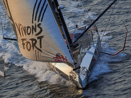 En 2014 ils étaient 9, cette année ils seront 10 IMOCA avec foilers au départ de la Route du Rhum ! On prédit chez les monocoques de 60 pieds une bataille au couteau pour une traversée de 11 jours pour les plus rapides. En 2014 ils étaient 9, cette année ils seront 10 IMOCA avec foilers au départ de la Route du Rhum ! On prédit chez les monocoques de 60 pieds une bataille au couteau pour une traversée de 11 jours pour les plus rapides.