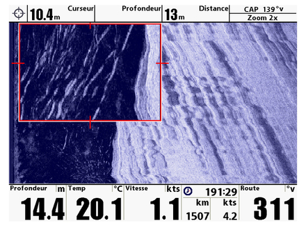 Avec un sondeur à imagerie on peut détecter le passage d'un banc de poissons. Avec un sondeur à imagerie on peut détecter le passage d'un banc de poissons.