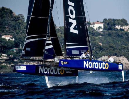 Norauto a débuté la GC32 TPM Med Cup avec une avance de huit points au classement GC32 Racing Tour 2018. C'est ce qui lui permet de remporter la course, pour la deuxième fois ! Nautisme Article