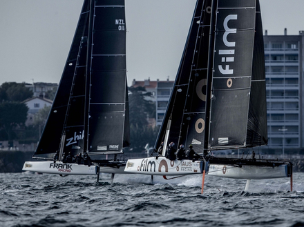 Pour la GC32 TPM Med Cup, l'équipe Française termine deuxième derrière .film Racing de l'Australien Simon Delzoppo. Nautisme Article