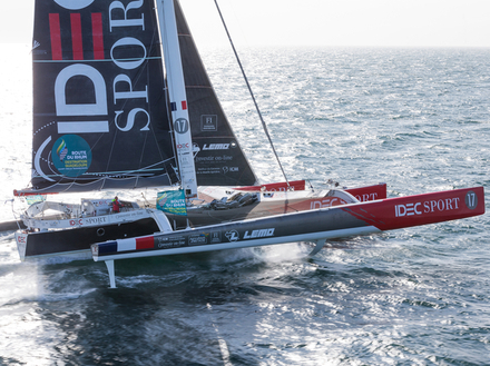 L'homme des plus grands records, qui ne compte plus ses traversées de l'Atlantique en et hors course, arrive à Saint-Malo habité de la même passion, de la même envie, des mêmes doutes qu'il y a 28 ans !