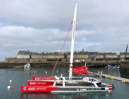 C'est un Francis Joyon plein d'humilité et de modestie qui s'est amarré hier aux pontons des grands multicoques de la Classe Ultime à Saint-Malo. Nautisme Article