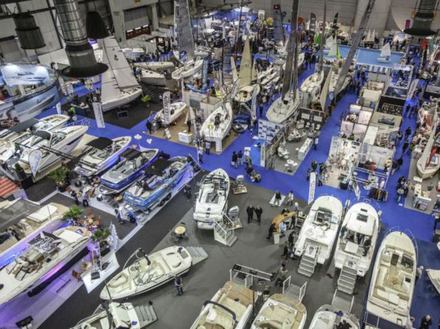 Cette année, 5 bateaux seront présentés en avant-première mondiale lors du salon, ainsi que de nombreuses premières européennes et suisses. Un des plus attendus : le Figaro Bénéteau 3. Cette année, 5 bateaux seront présentés en avant-première mondiale lors du salon, ainsi que de nombreuses premières européennes et suisses. Un des plus attendus : le Figaro Bénéteau 3.
