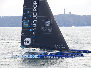 Après 35 min d'arrêt, Armel Le Cléac'h file pour rattraper son retard