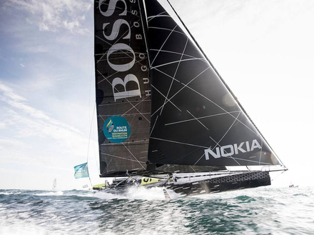 Après un peu plus de 36 heures de navigation, Thomson continue de progresser et occupe actuellement la première place devant Vincent Riou. Après un peu plus de 36 heures de navigation, Thomson continue de progresser et occupe actuellement la première place devant Vincent Riou.