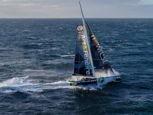 Avarie de bout dehors sur l'IMOCA Newrest - Art & Fenêtres