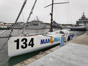 Nicolas Jossier déclare une avarie sur sa grande voile