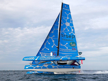 Chez les Multi50, Thibaut Vauchel-Camus indiquait qu'il avait encore une bonne journée de descente vers le Sud-Ouest avant de « souffler » un peu. Chez les Multi50, Thibaut Vauchel-Camus indiquait qu'il avait encore une bonne journée de descente vers le Sud-Ouest avant de « souffler » un peu.