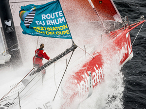 Abandon de Sam Davies « Je vois mon bateau plier sous mes pieds »  