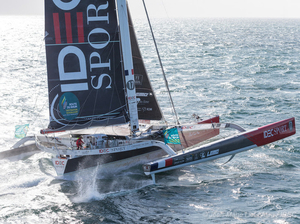  Aile de mouette sous l'anticyclone pour Francis Joyon