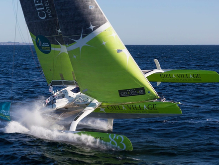 Il va falloir mettre le charbon pour éviter le plus fort du nouveau coup de vent. Thierry Bouchard le sait, lui qui a vu ses chariots de grand-voile le lâcher, l'obligeant à faire route sous voilure réduite vers Lisbonne. Nautisme Article