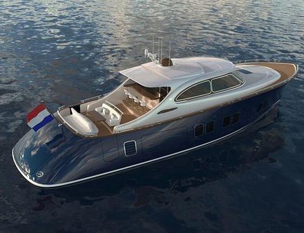 3 paires de fenêtres à la proue viendront accentuer la forme globale du navire. On trouvera également une porte d'embarquement et un garage à entrée latérale pouvant accueillir un tender, un Jet-Ski et autres toys. Nautisme Article