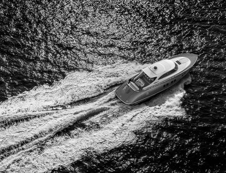 Equipé de moteurs Volvo Penta IPS de 1 000 ch, le Z72 pourra atteindre les 40 noeuds en vitesse de pointe. Nautisme Article