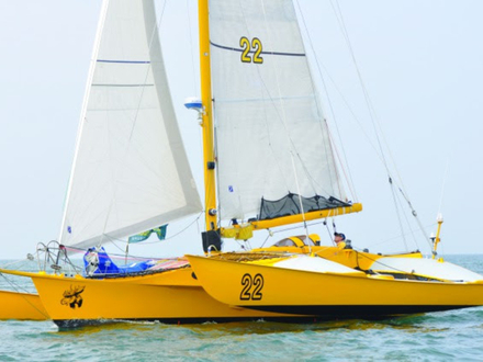Loïck Peyron bataille ferme entre Madère et Canaries en compagnie du trimaran de François Corre, deux sisterships de 1980 Nautisme Article