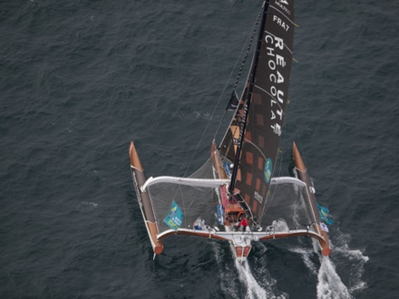 Le troisième skipper a débarqué devrait être Armel Tripon, impérial en Multi50, avec plus de 270 milles d'avance sur ces premiers poursuivants. Le troisième skipper a débarqué devrait être Armel Tripon, impérial en Multi50, avec plus de 270 milles d'avance sur ces premiers poursuivants.