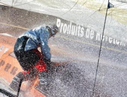 Chez les Imoca, Alex Thomson pourrait remporter la victoire de la plus prestigieuse de sa carrière. Derrière, la lutte s'annonce serrée entre Paul Meilhat, Yann Eliès, Vincent Riou et Boris Herrmann. Nautisme Article