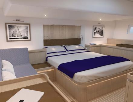 La version OF est davantage pour les amateurs de régate, et la version OA pour les amoureux de grande croisière. Dans tous les cas, la cabine propriétaire est équipée d'un lit king-size, des rangements et une SBD. Nautisme Article