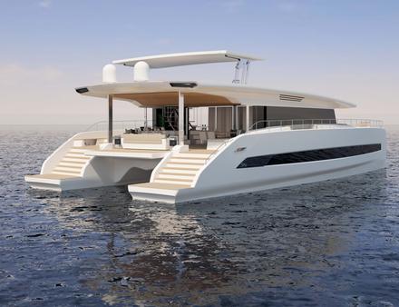 Les espaces extérieurs avant et arrière sont spacieux et peuvent accueillir de grands espaces de détente avec canapés et bains de soleil. A l'arrière, on retrouve un salon et un bar. Nautisme Article