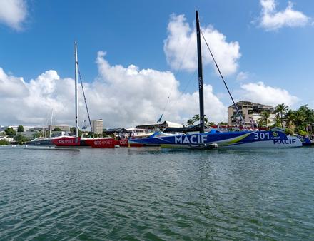 Les deux trimarans de Joyon et Gabart côte à côte le lendemain de la victoire à Marina Bas-du-Fort Nautisme Article
