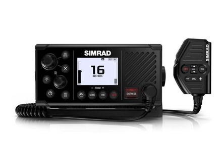 Simrad fait évoluer sa VHF RS35 avec le modèle RS40. Simrad fait évoluer sa VHF RS35 avec le modèle RS40.