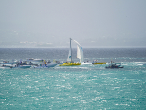 Loïck Peyron vient de franchir la ligne d'arrivée !