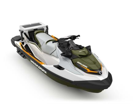 Alternative aux petits bateaux de pêche, le jet canadien embarque des équipements spécifiques comme une glacière amovible de 51 litres, des repose-pieds ou encore un détecteur/sondeur type Echomap Garmin Nautisme Article