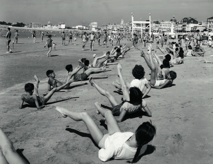 Allons voir la mer avec Doisneau, aux éditions Glénat, 35 euros. Nautisme Article
