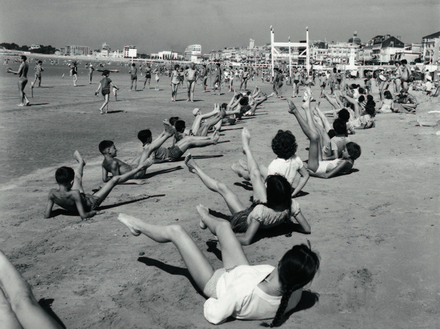 Allons voir la mer avec Doisneau, aux éditions Glénat, 35 euros. Nautisme Article